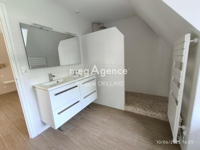 Maison - 208 m² - 8 pièces