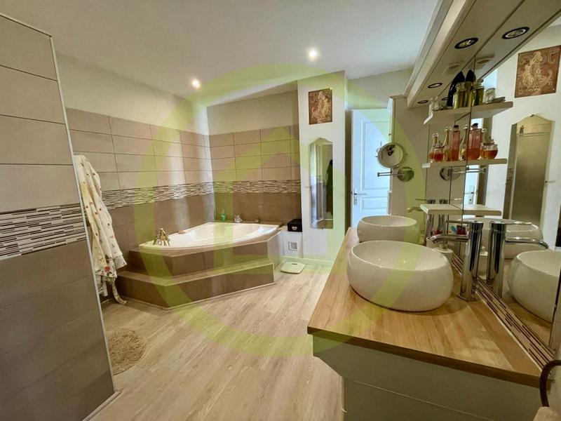 Maison - 173 m² - 8 pièces