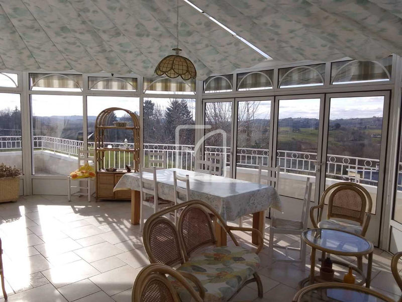 Maison - 250 m² - 8 pièces