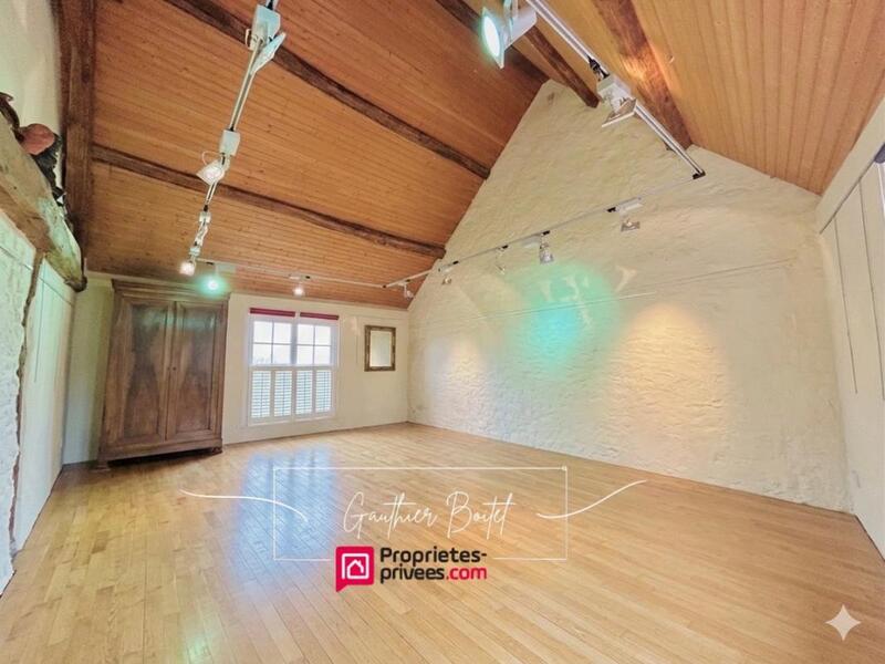 Maison - 250 m² - 9 pièces