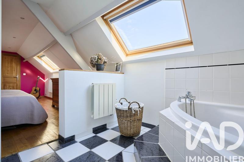 Maison - 220 m² - 8 pièces