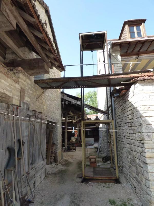 Maison - 310 m² - 11 pièces