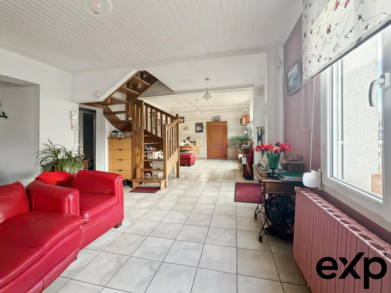 Maison traditionnelle - 138 m² - 9 pièces