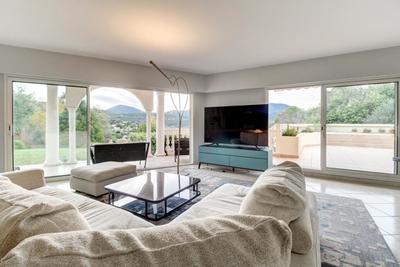 Appartement - 154 m² - 5 pièces