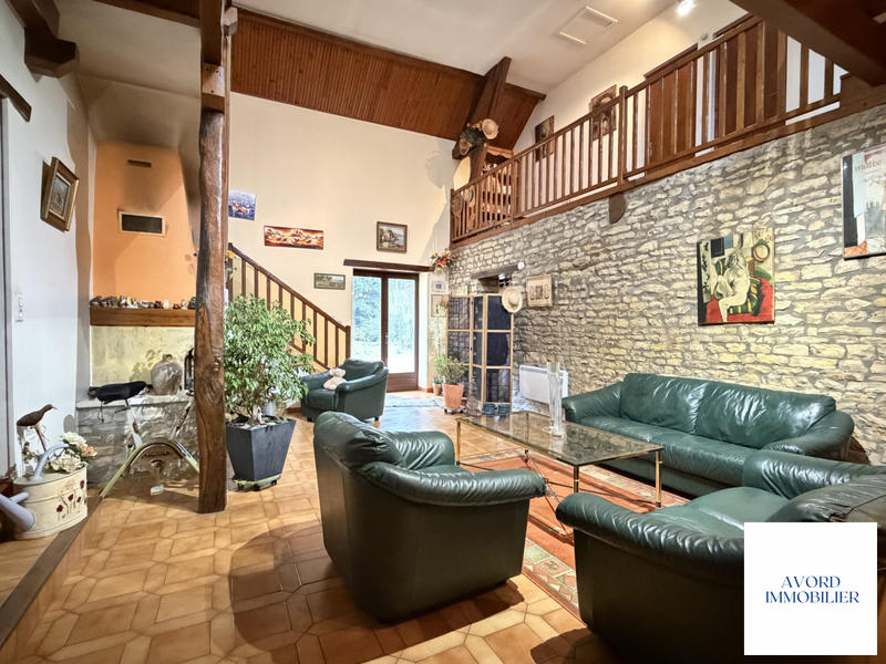 Maison - 285 m² - 9 pièces