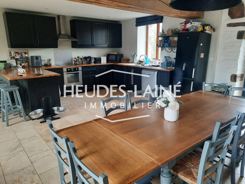 Maison - 220 m² - 8 pièces