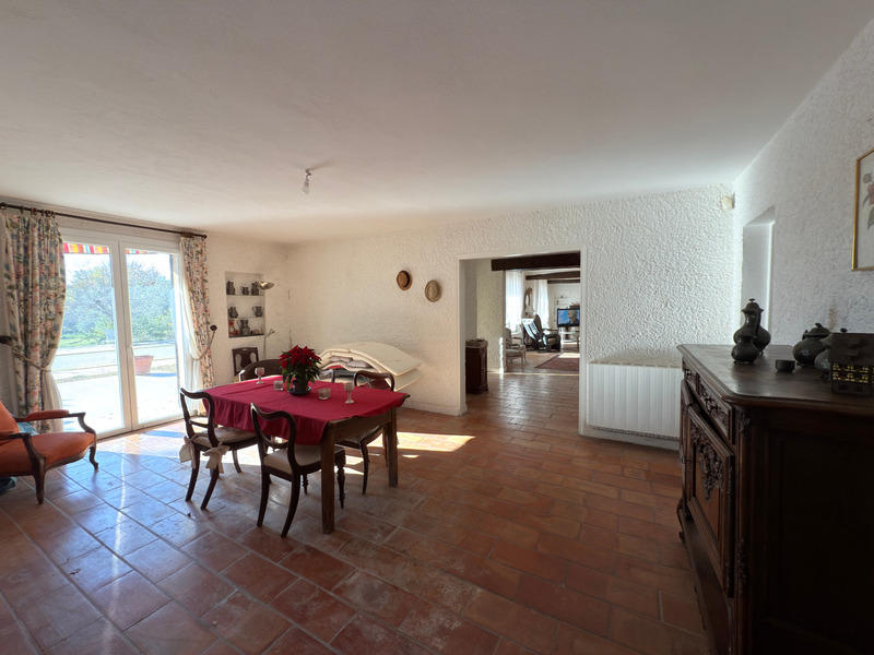 Maison - 243 m² - 9 pièces