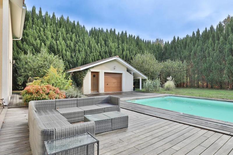 Maison - 220 m² - 5 pièces