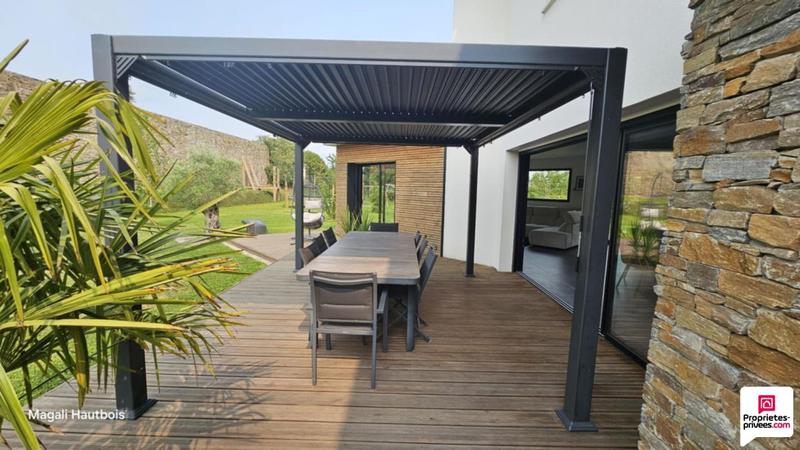 Demeure - 283 m² - 11 pièces