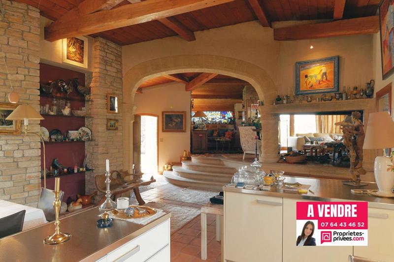 Demeure - 235 m² - 6 pièces