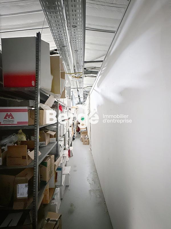 Entrepôt - 1 648 m²
