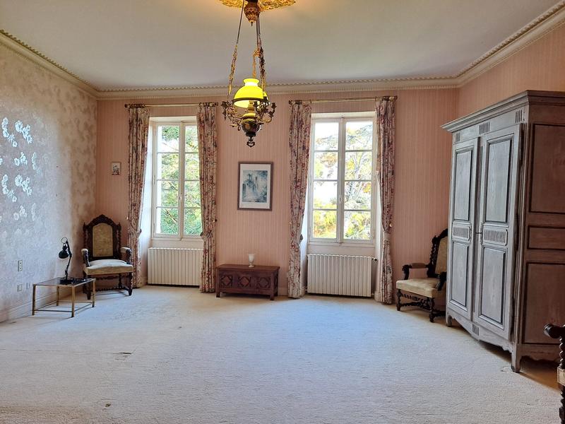 Château - 570 m² - 12 pièces