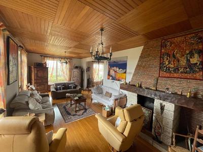 Maison - 205 m² - 8 pièces