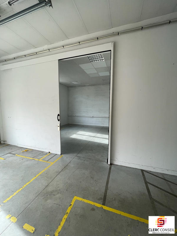 Local d'activités - 215 m²