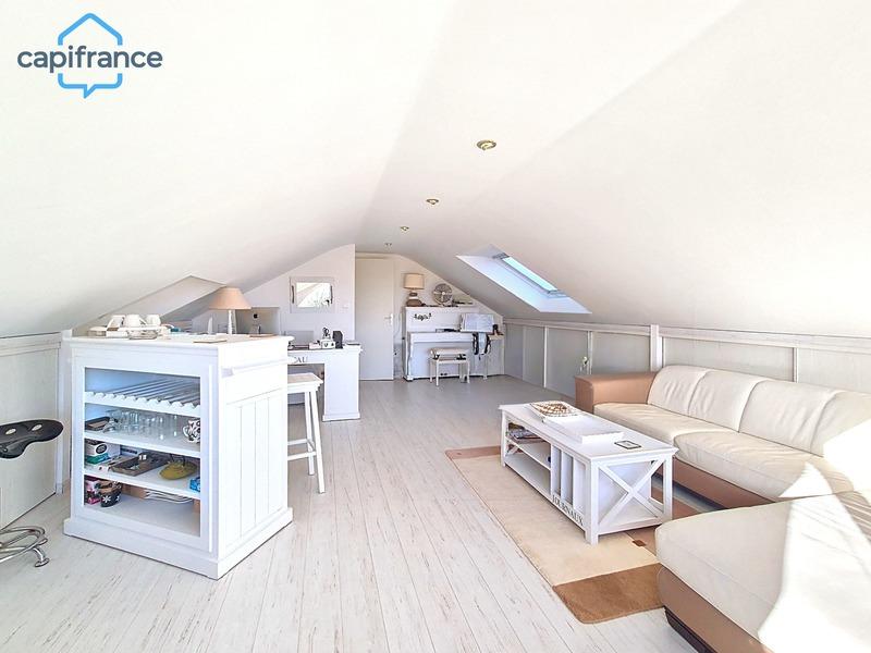 Maison - 233 m² - 10 pièces