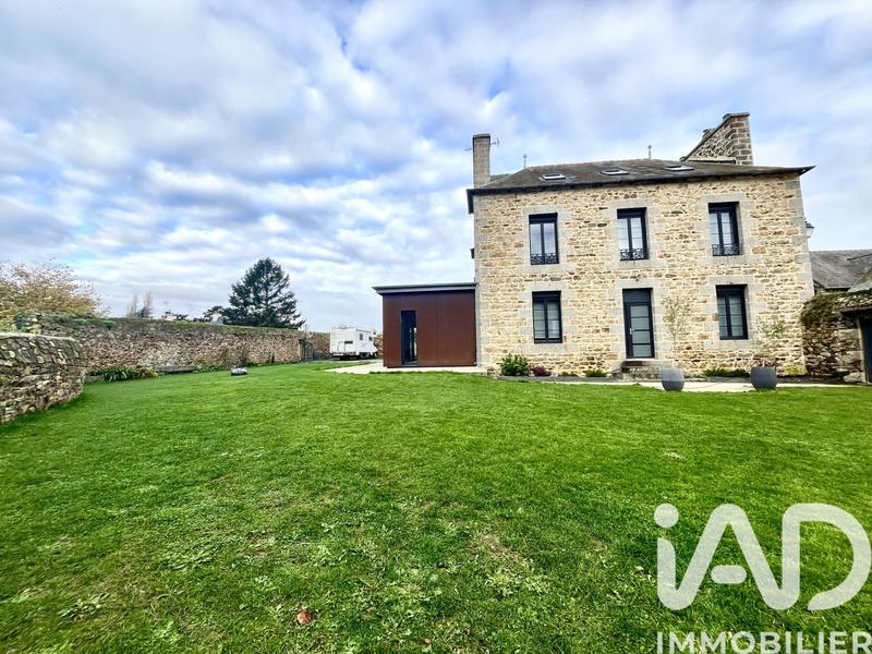 Maison - 225 m² - 10 pièces