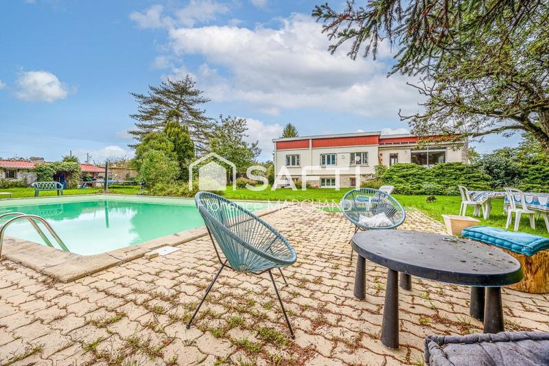 Maison - 202 m² - 7 pièces