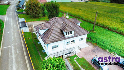 Maison traditionnelle - 153 m² - 8 pièces