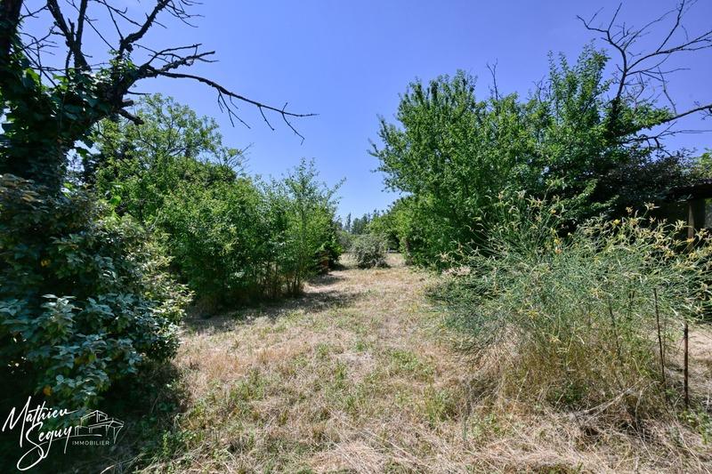 Terrain constructible - 909 m²