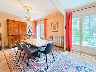 Maison - 180 m² - 8 pièces