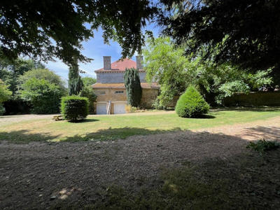 Maison - 235 m² - 7 pièces