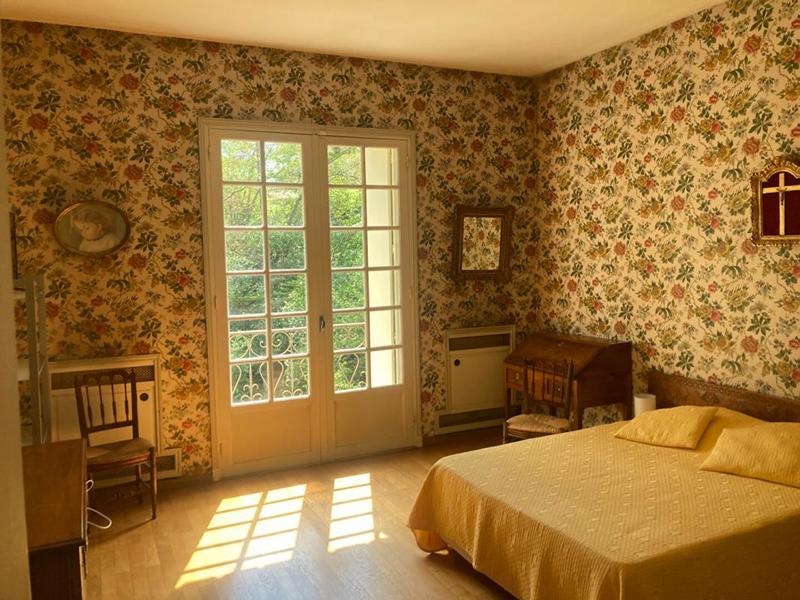 Propriété - 260 m² - 9 pièces