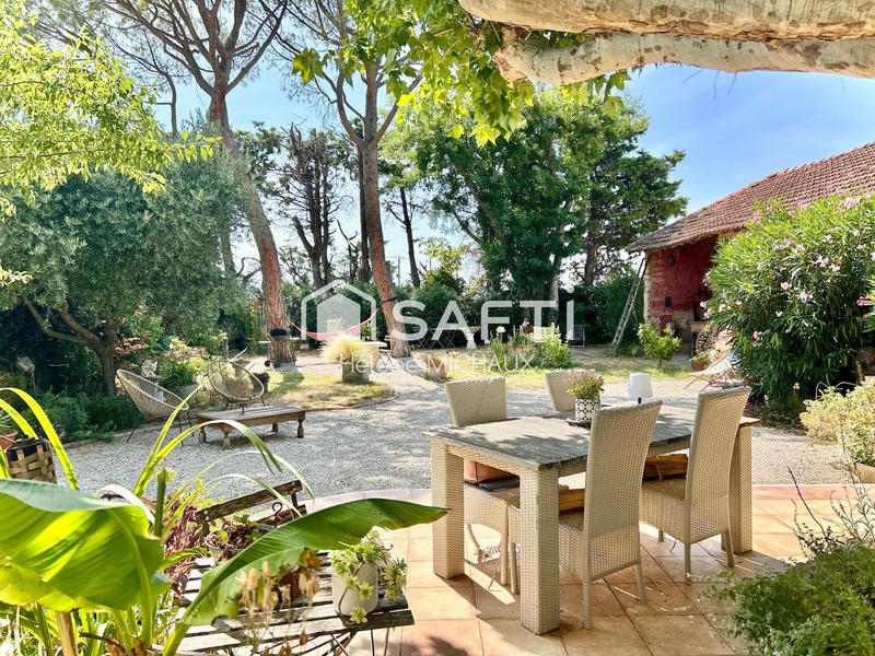 Maison - 219 m² - 8 pièces