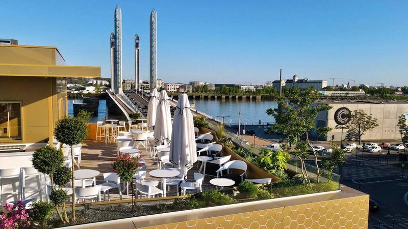 Fonds de commerce - Local d'activité / Entrepôt - 600 m²