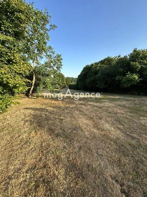 Terrain constructible - 2 350 m²