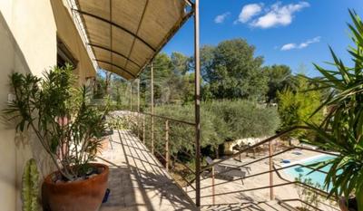 Maison - 230 m² - 7 pièces