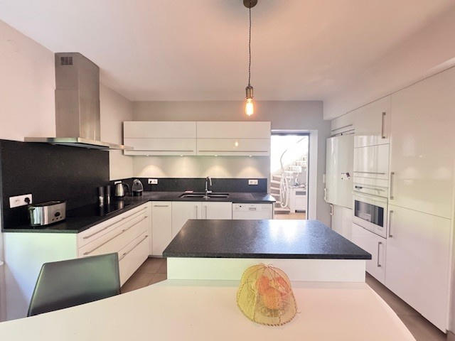 Maison - 198 m² - 7 pièces