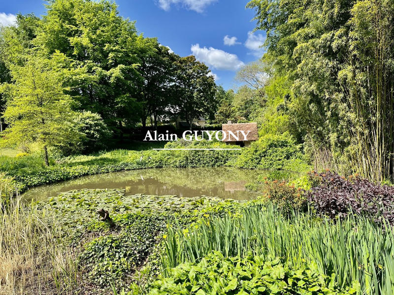 Maison - 875 m² - 25 pièces