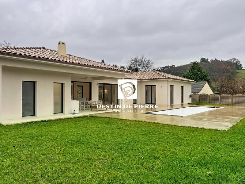 Maison - 219 m² - 6 pièces