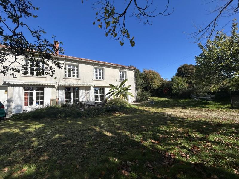 Maison de village - 215 m² - 8 pièces