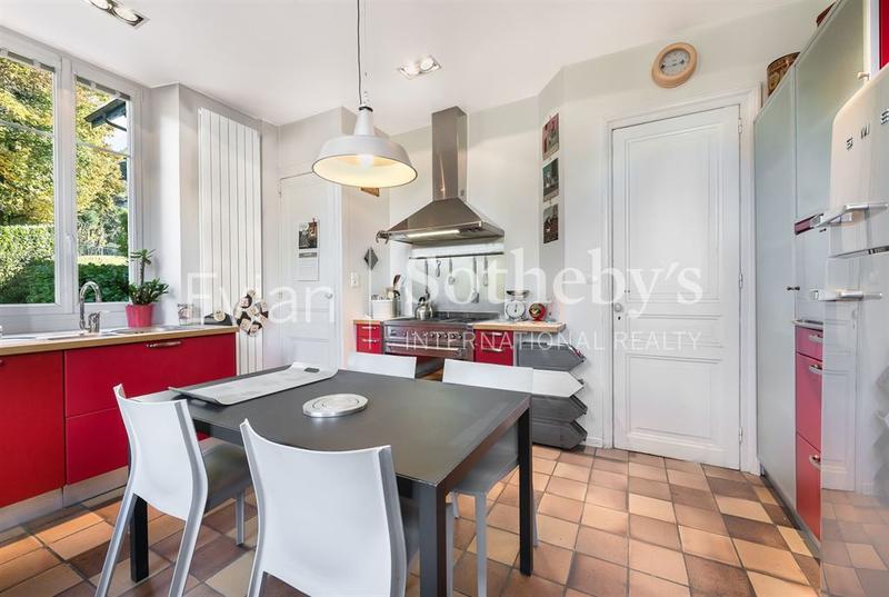 Maison - 400 m² - 13 pièces