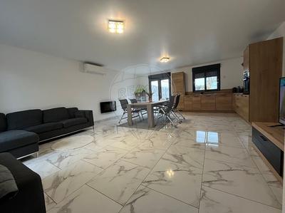 Maison - 96 m² - 4 pièces