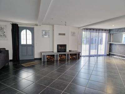 Maison - 214 m² - 7 pièces