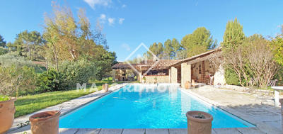 Maison - 330 m² - 8 pièces