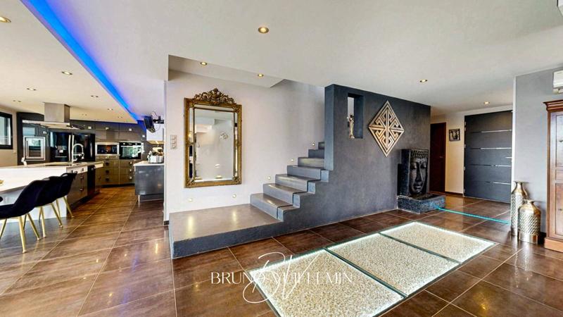 Villa - 251 m² - 8 pièces