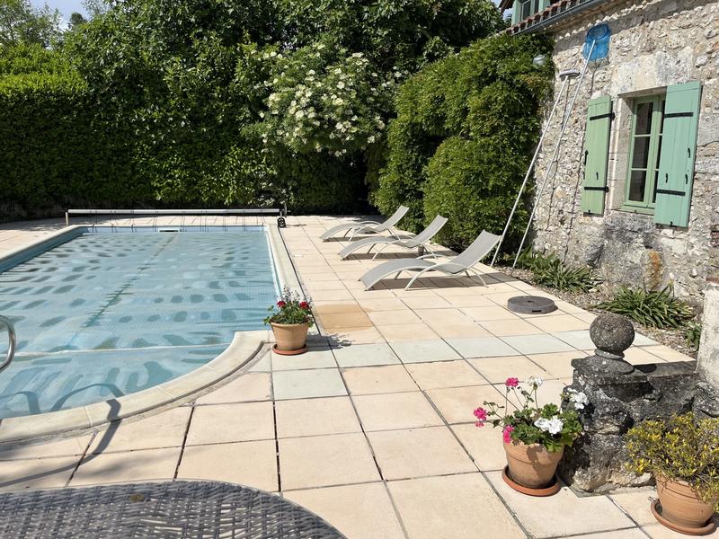 Maison traditionnelle - 350 m² - 14 pièces