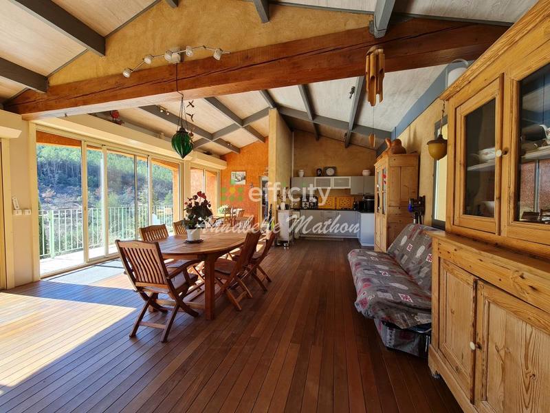 Villa - 197 m² - 6 pièces