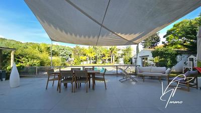 Villa - 201 m² - 7 pièces