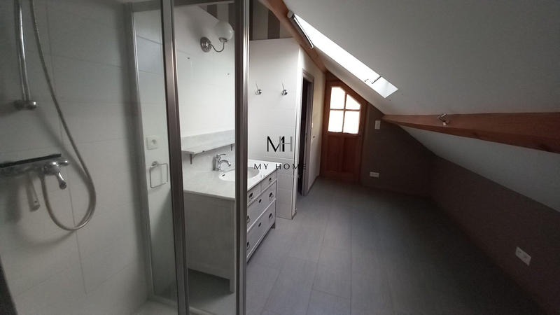 Maison - 320 m² - 18 pièces