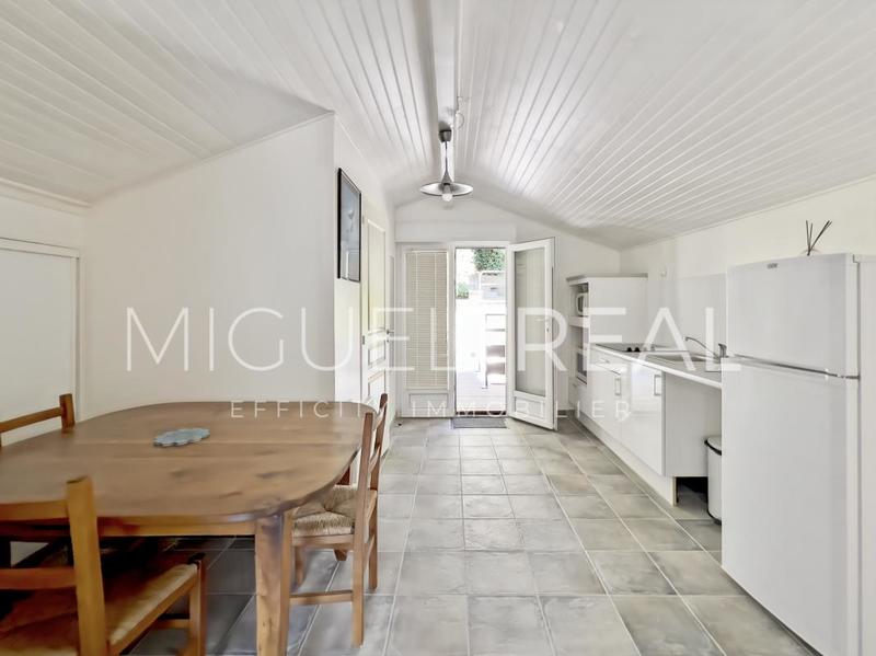 Maison - 214 m² - 8 pièces