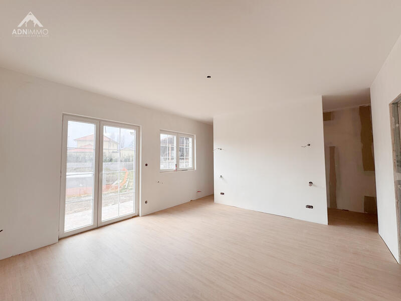 Maison - 205 m² - 8 pièces