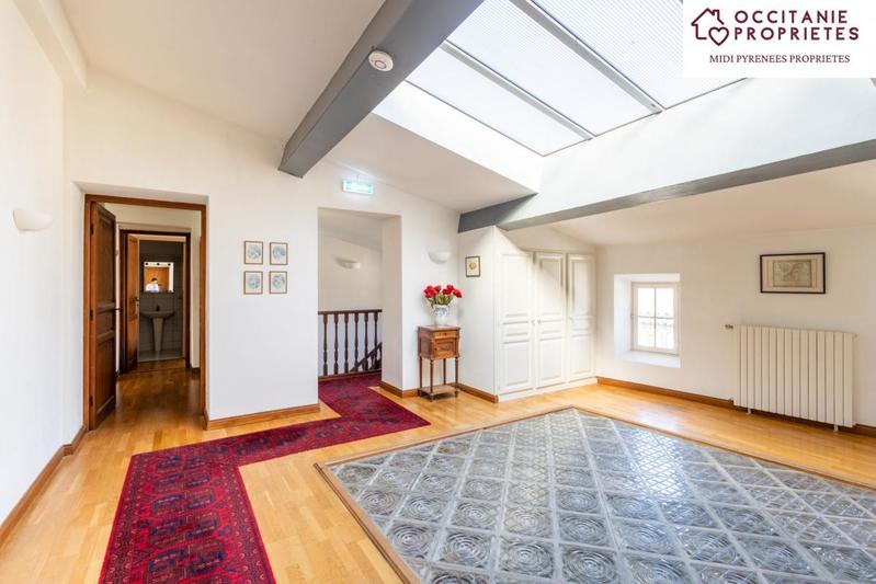 Maison de maîtres - 540 m² - 13 pièces