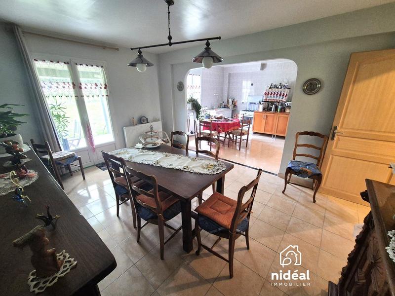 Maison - 228 m² - 9 pièces