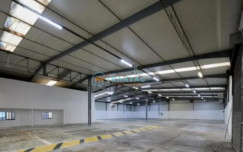 Local d'activité / Entrepôt - 2 380 m²
