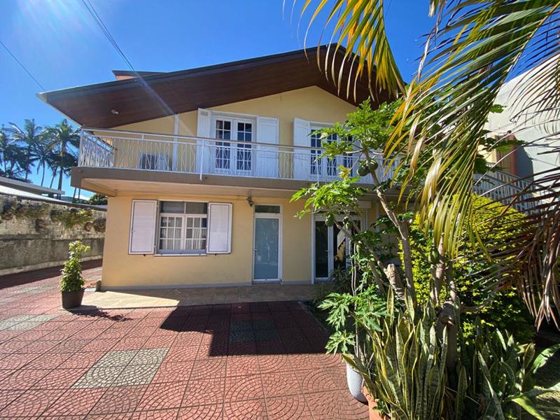 Maison - 242 m² - 10 pièces