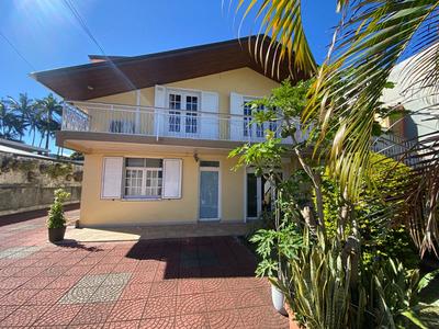 Maison - 242 m² - 10 pièces